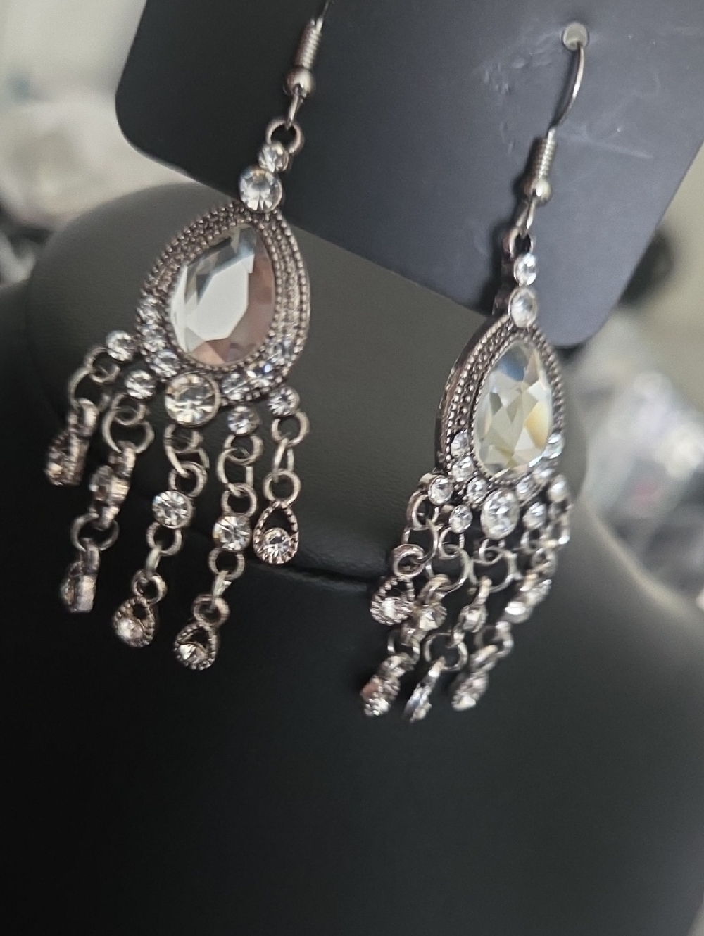 Paparazzi Bling Bliss White Earrings NWT - Picture 2 of 3